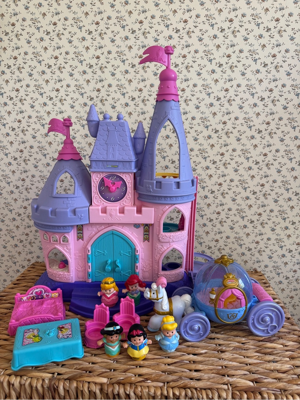 Fisher-Price Little People disney princess songs palace castle carriage talkers